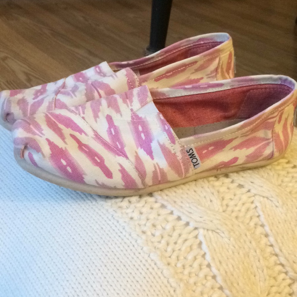 TOMS shoes